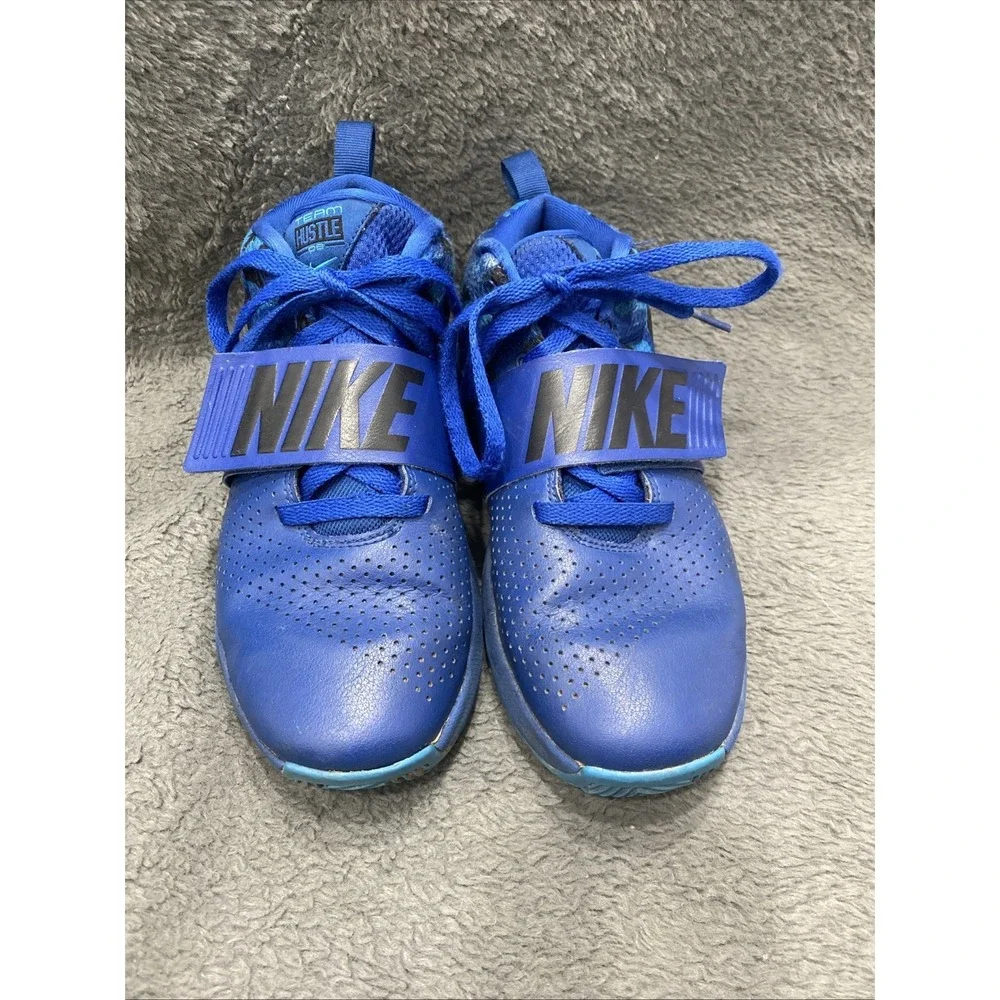 Nike Team Hustle D 8 Royal Blue Black Basketball Shoes Youth Size 6.5